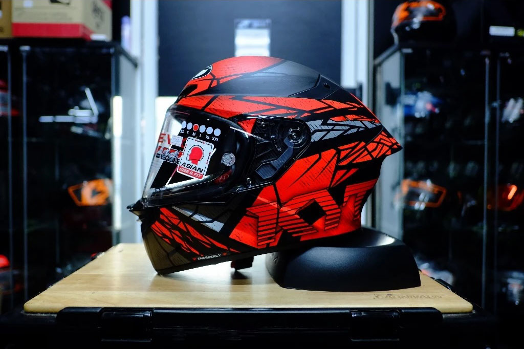 หมวกกันน็อค KYT รุ่น TT-Revo COMBUSTION MATT Red ชิลด์หน้าสีใส รูปทรงสปอร์ต แถมสปอยเลอร์ทุกใบ
